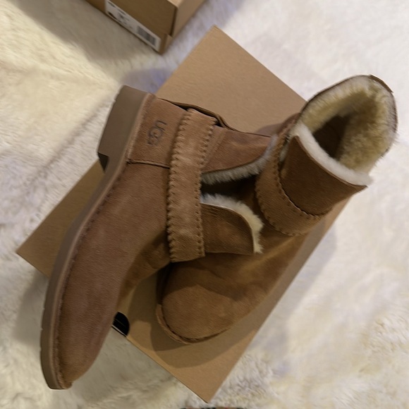 Women’s Uggs mckay boots worn twice - Picture 2 of 4
